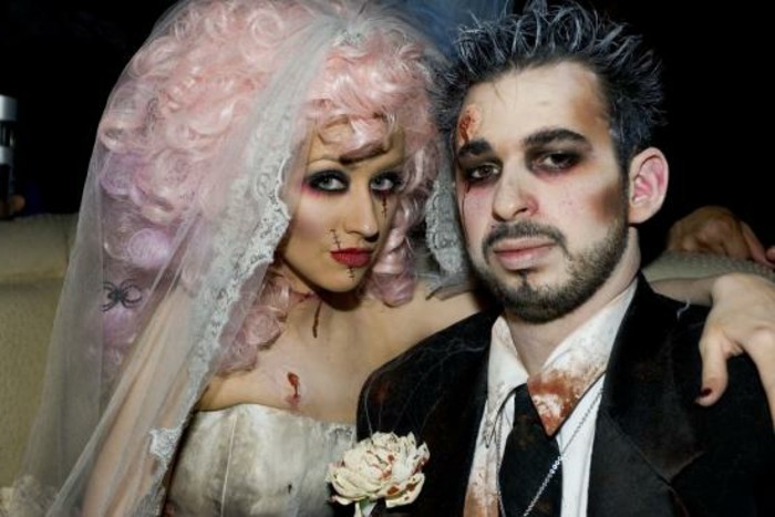gruselige halloween kostüme für paare, braut und bräutigam zombie familie, alles mit blut schmutzig gemacht