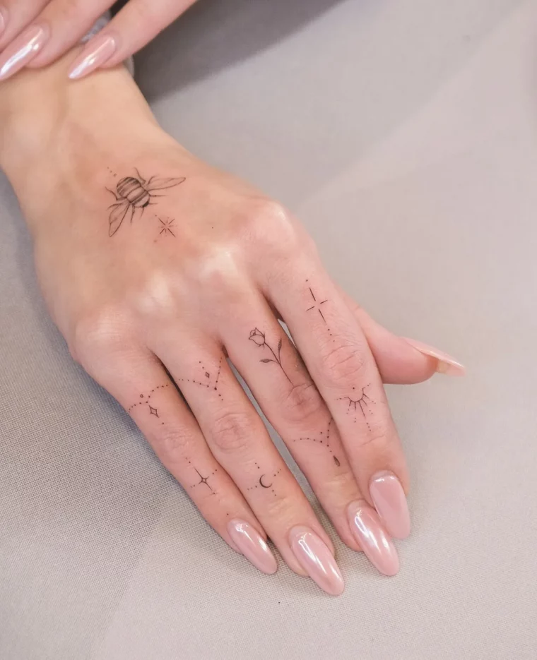 kleine fingertattoos mit dotwork