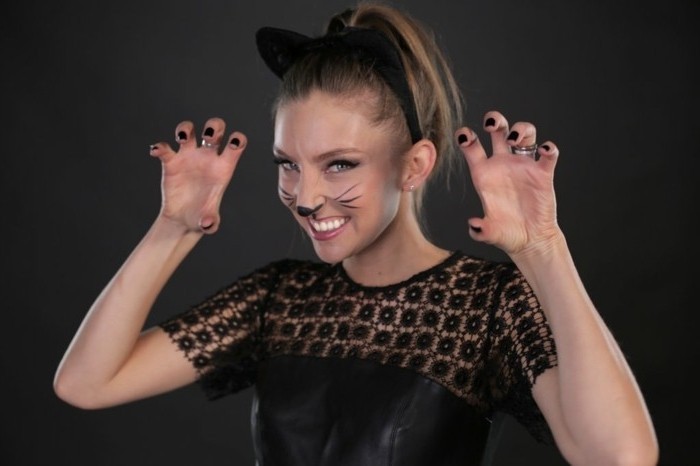 last minute kostüme, eine katze selber machen ist die einfachste idee, katzenohren, schwarze bluse, bisschen make up