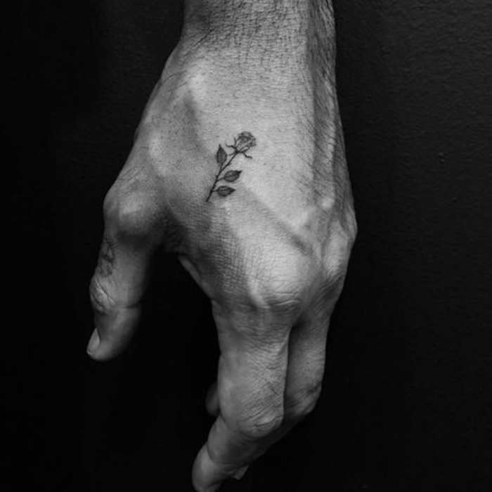 Tattoo mann hand kleines Mann Stil