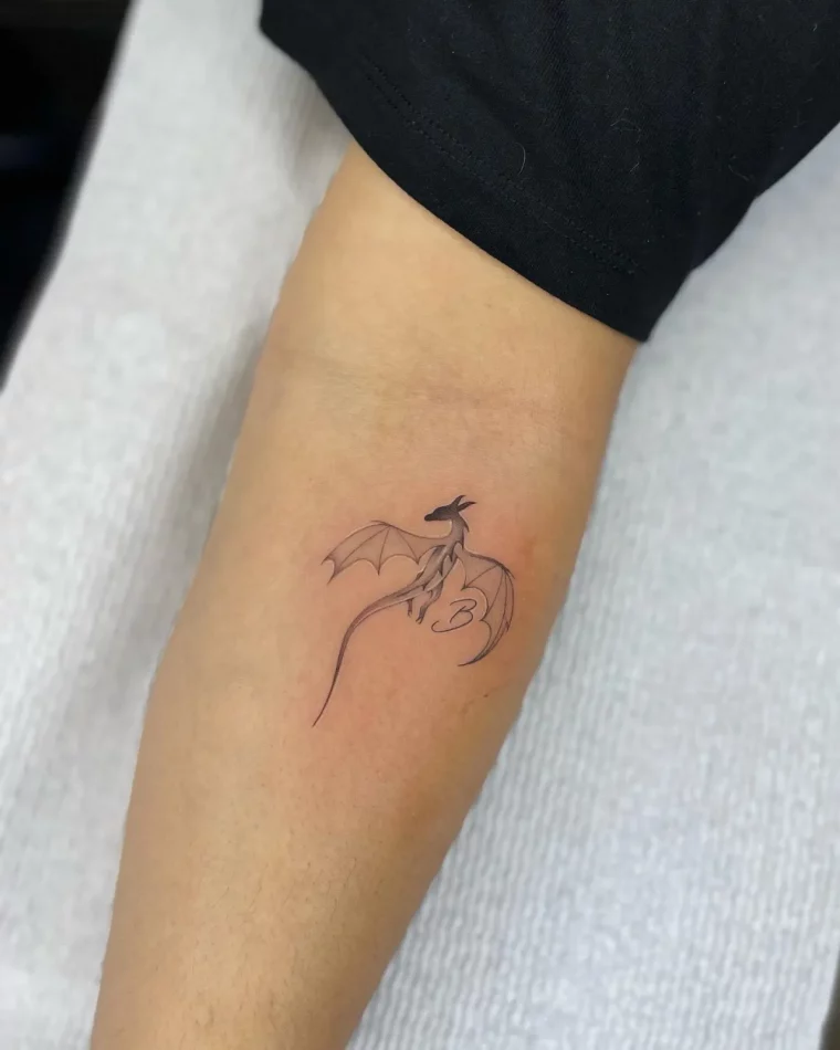 unterarm tattoo mit drache