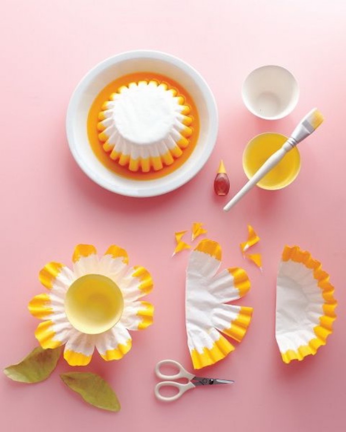 Schöne Ideen für Blumen basteln, Muffinforms, Papierförmchen für Muffins als Blumen gestalten mit Wasserfarben