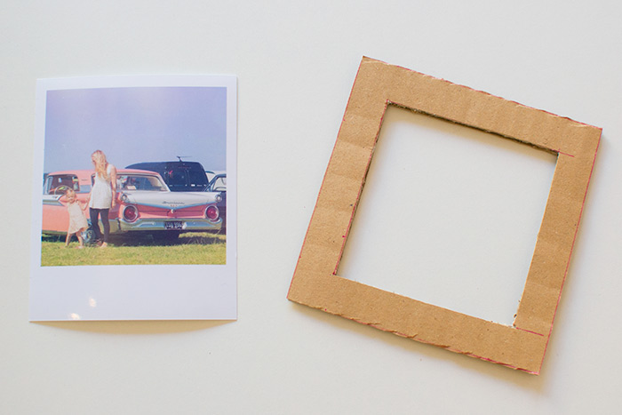 Eine ausführliche Idee wie Sie selber Bilderramen aus Karton basteln, Fotos und Bilder dekorieren