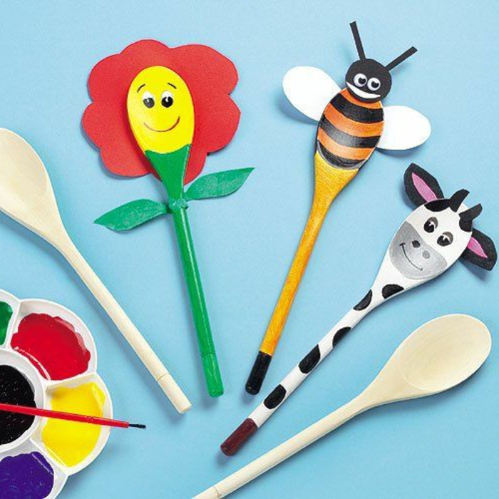 Basteln Kindergeburtstag, coole Ideen zum DIY Löffel in Form von verschiedenen Tieren, Giraffe, Biene, Blume, Wasserfarben