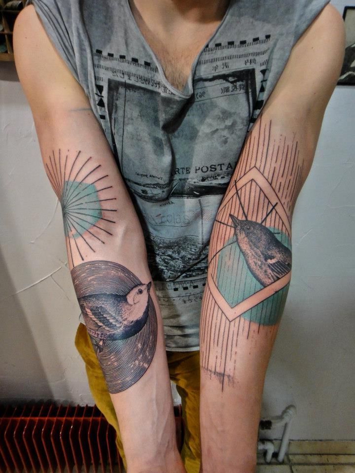 tattoo motive, vögel, vogelmotiv tattoo, sonne, linien, shirt, gelbe hose mann