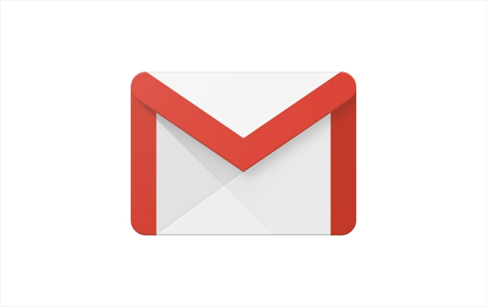 der Briefumschlag in weißer Farbe mit roter Verzierung, das Logo von Gmail und Rechtsklick