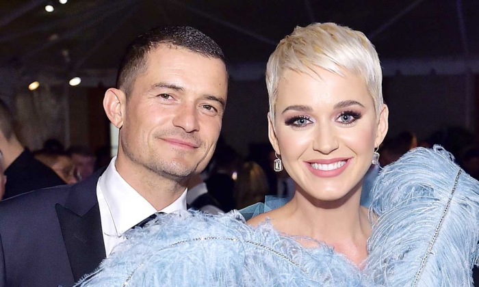 ein glückliches Paar, Orlando Bloom und Katy Perry mit geheimnisvollen Lächeln