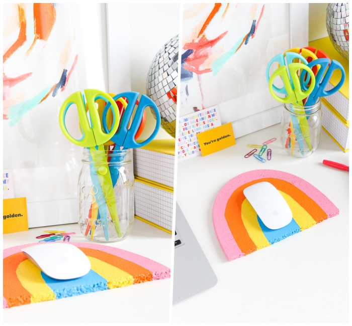 muttertagsgeschenk basteln, einmachglas mit bunten scheren, mouse pad in den farben des regenbogens