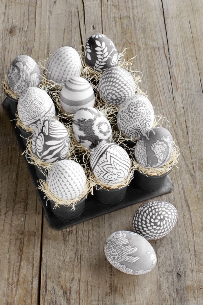 viele eier dekoriert in weiß und grau, osterkörbchen selber basteln, ostern ideen