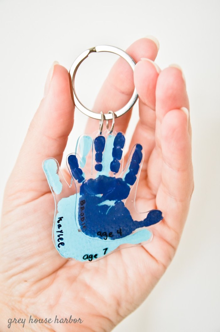 Schlüsselanhänger mit Handabdrücken selber machen, Vatertagsgeschenk basteln