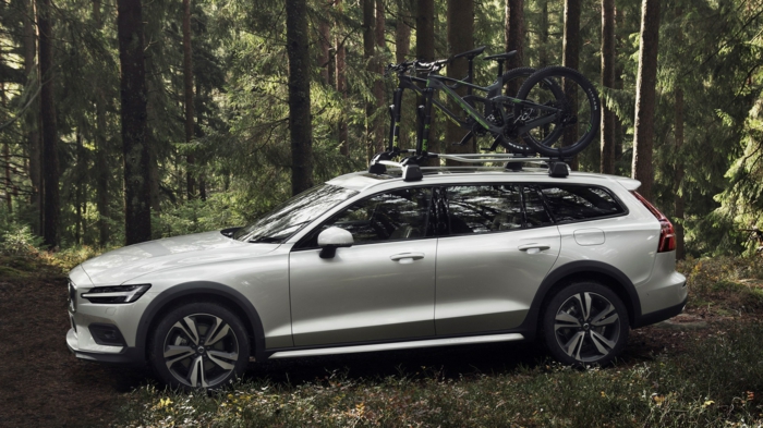 ein graues Auto für Off-Road Abenteuer von Volvo, Sicherheit spielt eine große Rolle