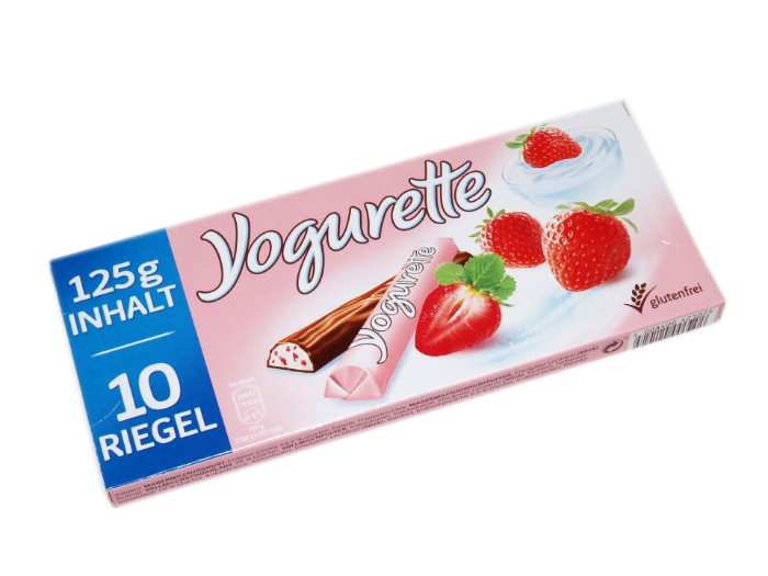 joghurette torte mit den kleinen süßen schnitten machen, schokolade mit sahne und erdbeeren, die perfekto kombination die originalverpackung von yoguretten