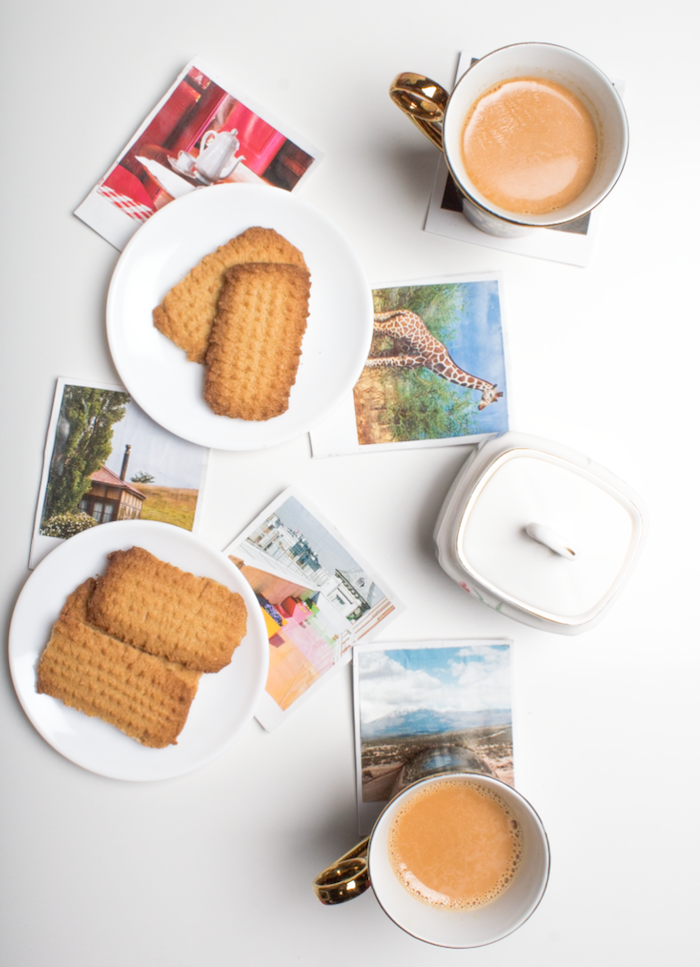 Glasuntersetzer basteln mit Fotos, Tassen Kaffee und selbstgebackene Kekse 