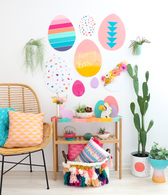 Riesige bunte Ostereier aus Papier an die Wand kleben, DIY Wanddeko zu Ostern farbenfroh 