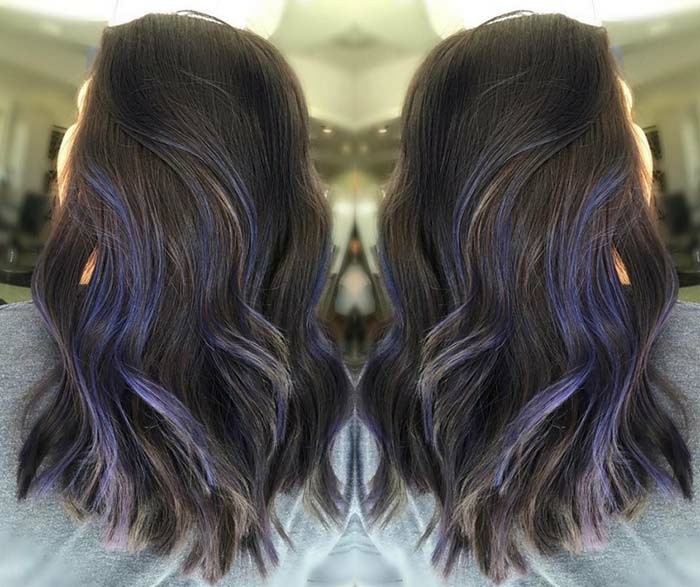 balayage grau blau und rosa sind hit trends für ausgefallene haarstyles, blaue strähne in den haaren