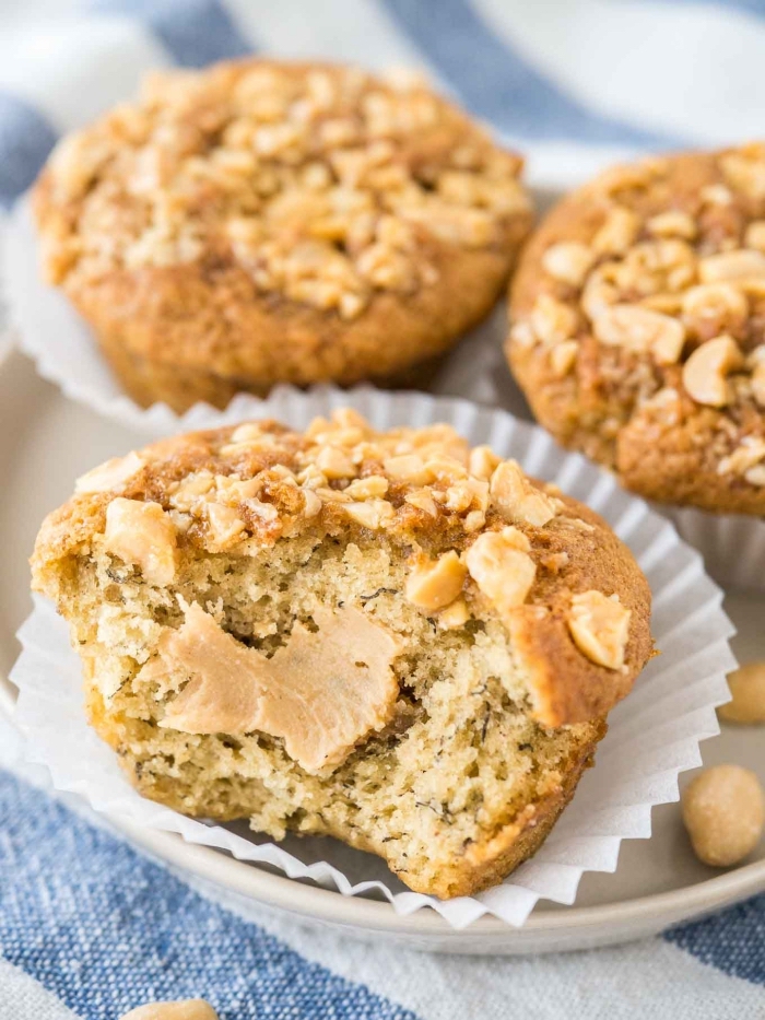cupcakes rezepte einfach und schnell, muffins mit erdnussbutter und erdnüssen, kleine gebäcke