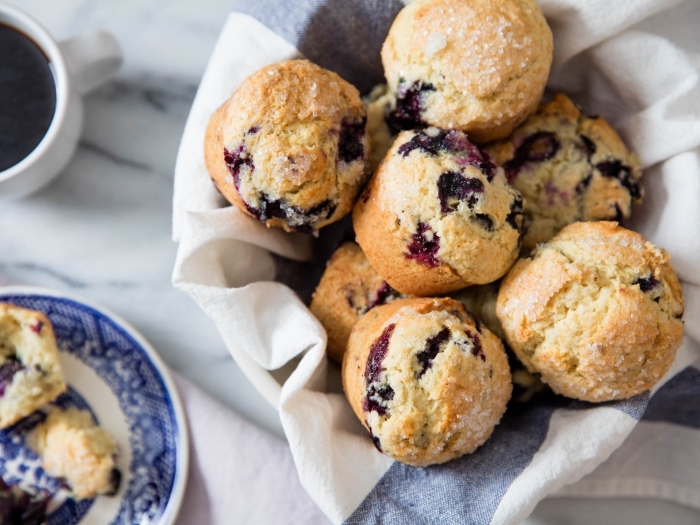 cupcakes rezepte einfach, muffins mit rosinen zubereiten, mini gebäcke, schnelle zubereitung