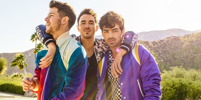 die drei Brüder machen einen Ausflug im Gebirge, die Jonas Brothers sind echt cool