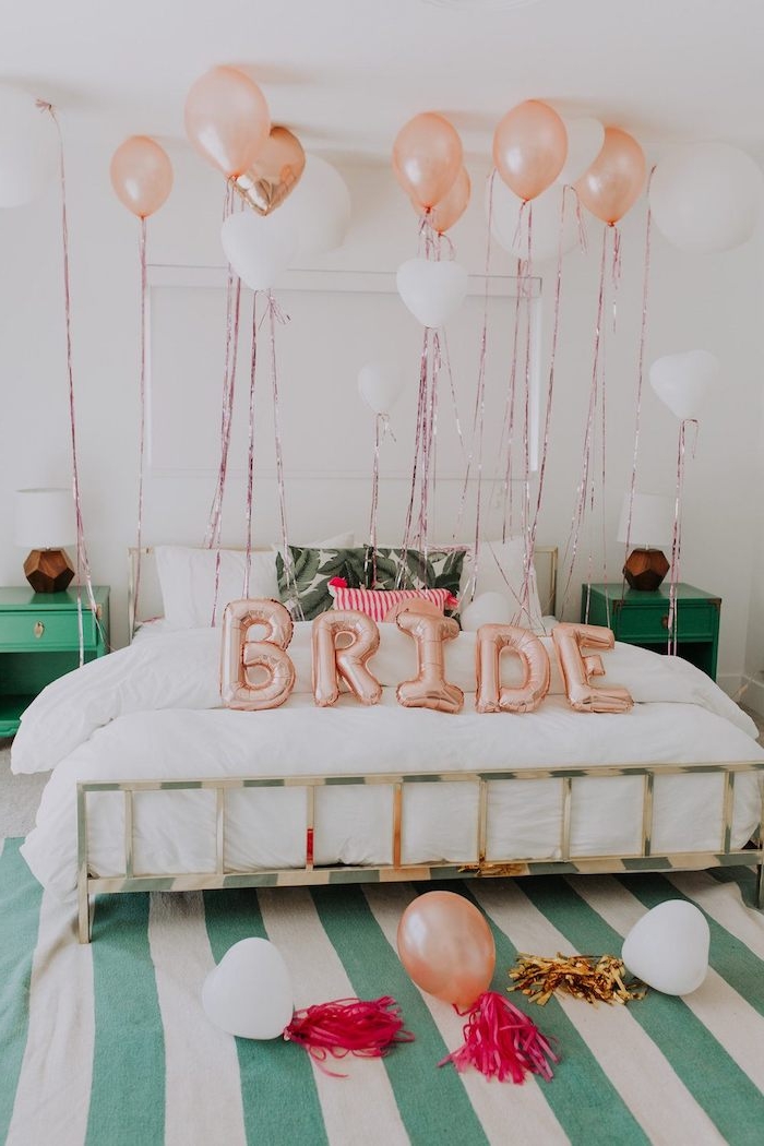 Coole Deko Idee für Junggesellinnenabschied, aufblasbare Aufschrift Bride und viele Ballons 