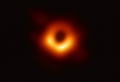 Erstes Bild von einem schwarzen Loch