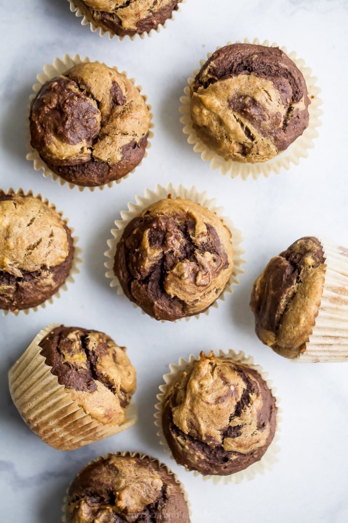 muffins rezept einfch und schnell, marmor cupcakes, mit schkolade und erdnussbutter, partyideen