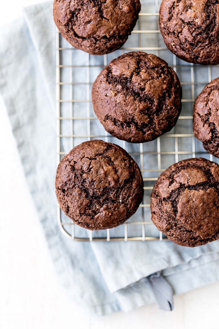 muffins rezept einfach und schnell, schokomuffins mit tripple schokolade, nachtisch ideen, geburtstagsmuffins