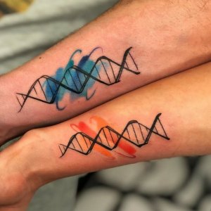 spiralfoermige geschwister tattoo motive in wasserfarben