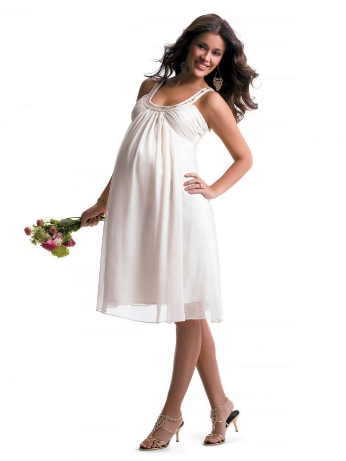 hochzeitskleid für schwangere, knielanges kleid elegante frau mit brautkleid, absatzschuhe