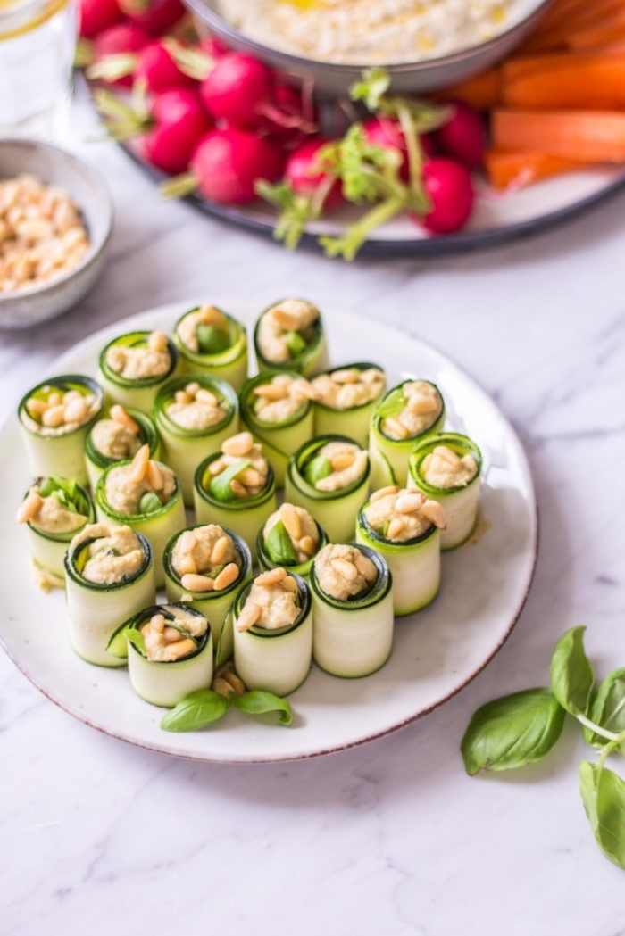 vegan snacks, einfaches rezept, rollen aus zucchini mit füllung aus bohnen, vegan