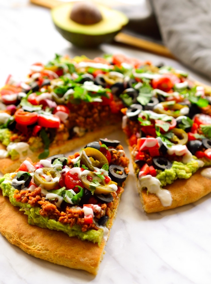 glutenfreie rezepte einfach und schnell, pizza ohne gluten zubereiten, vegan pizza mit gemüse
