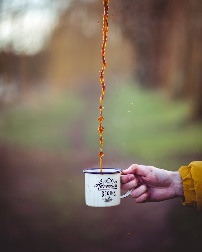 tumbl bilder mädchen, die abenteuer beginnen mit dem aufstehen und dem ersten kaffee