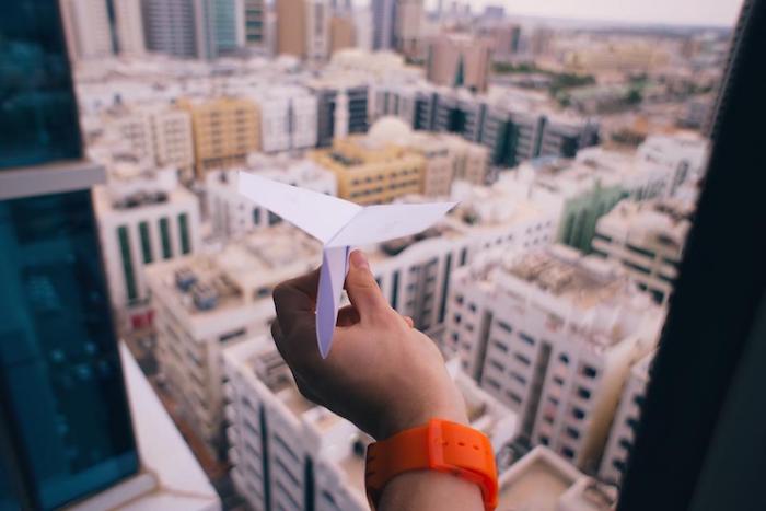 hintergrund tumblr, eine papierrakete über die stadt fliegen lassen, foto von der terrasse