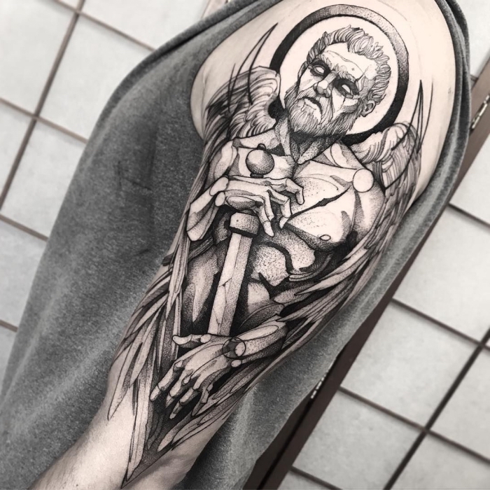 Mann oberarm tattoo dergzeburmi: Oberarm
