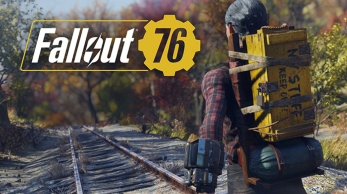ein alter Gleisweg mit dem Logo von Fallout 76 und ein Held mit Rücksack mit gefährlichen Materialien