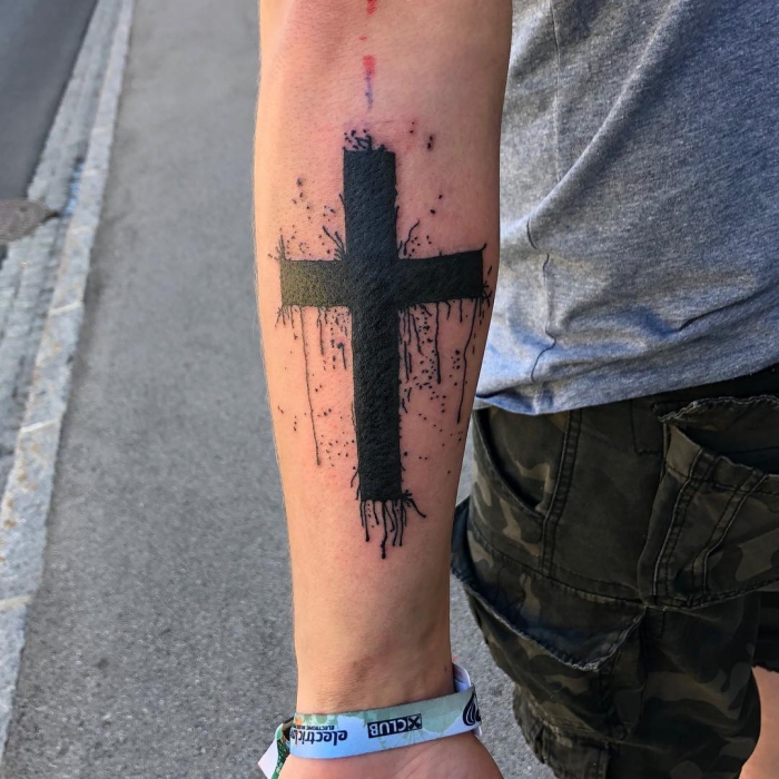 Männer arm kreuz tattoos Erstaunliche Kreuz