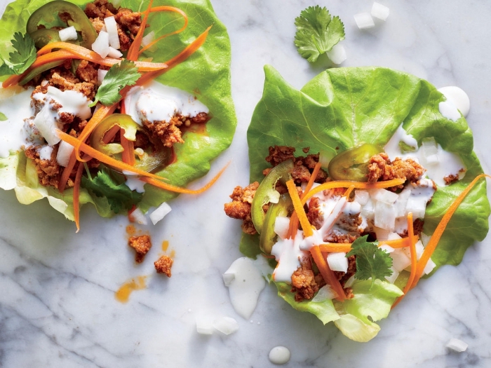 low carb rezepte abednessen, gesunde tacos mit hackfleisch und soße mit joghurt, gerichte ohne kohlenhydrate
