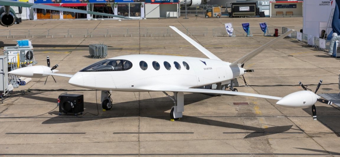 Eviation zeigt das elektrische Flugzeug in weißer Farbe für neun Passagiere
