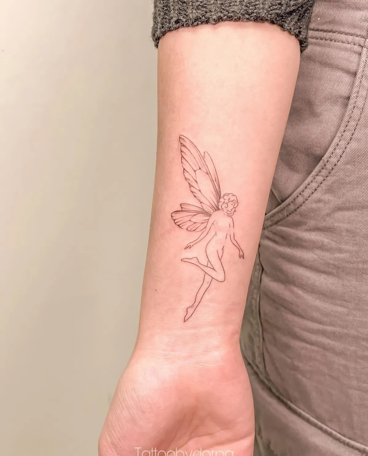 tattoo für frauen am unterarm engel