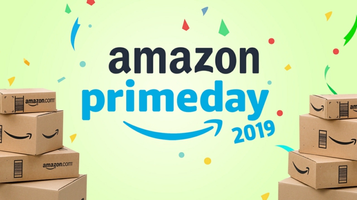 ein Aufschrift von Amazon zum Prime Day im Jahr 2019, viele Boxes mit der Aufschrift Amazon