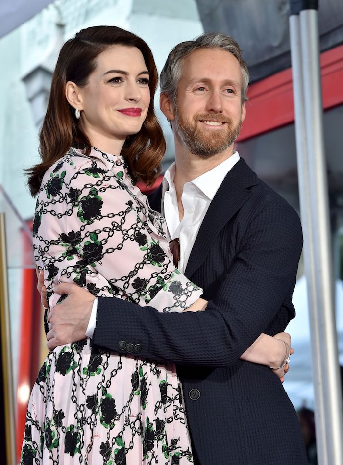 Anne Hathaway mit ihrem Ehemann Adam Shulman