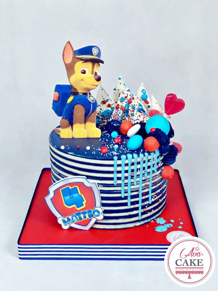 Paw Patrol Torte mit Chase, große Tortenfigur, Geburtstagstorte für Junge blau und weiß 