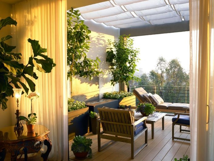 balkon gestalten, eine schöne idee von innen der wohnung aufgenommen, pflanzen und deko