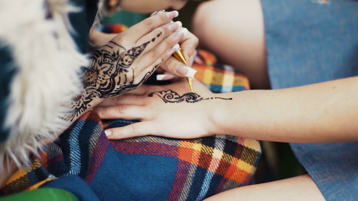 Ideen für schöne Henna Tattoos, temporäre Tattoos für Frauen, coole Tattoo Motive 