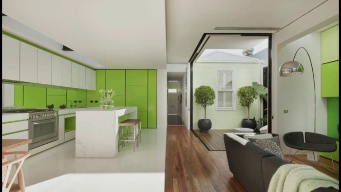 minimalismus tipps, weiß und grün, grüne akzente im minimalistischen haus, küche