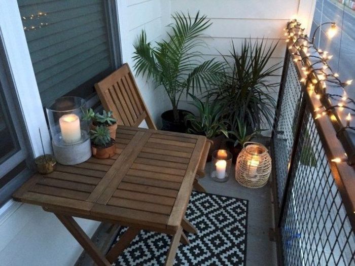 möbel für kleinen balkon, graue möbel deko ideen, pflanzen und kerzen deko ideen