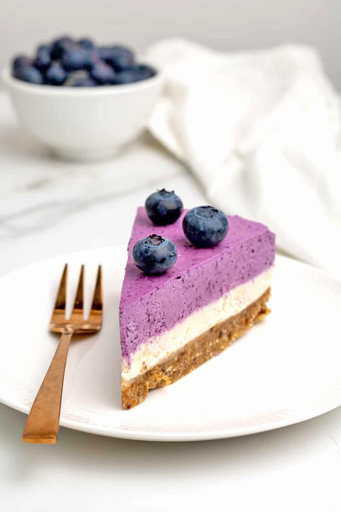 philadelhia torte rezept, cheesecake mit blaubeeren, no bake kuchen mit frischkäse und früchten
