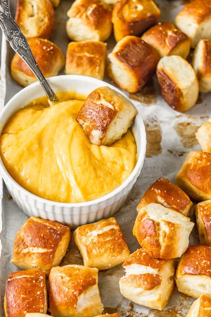 Bubble Bread selber backen, mit Käse servieren, Idee für leckeres Fingerfood, kleine Party Snacks 