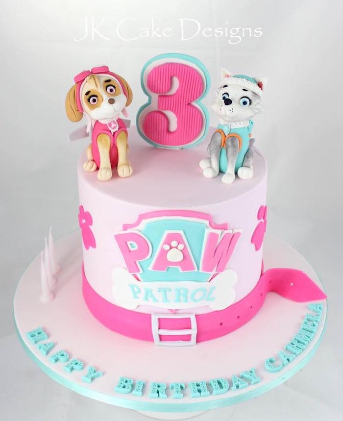 Rosa Fondant Torte mit Paw Patrol Tortenfiguren für Mädchen, zum dritten Geburtstag, Kuchen für Kindergeburtstag 