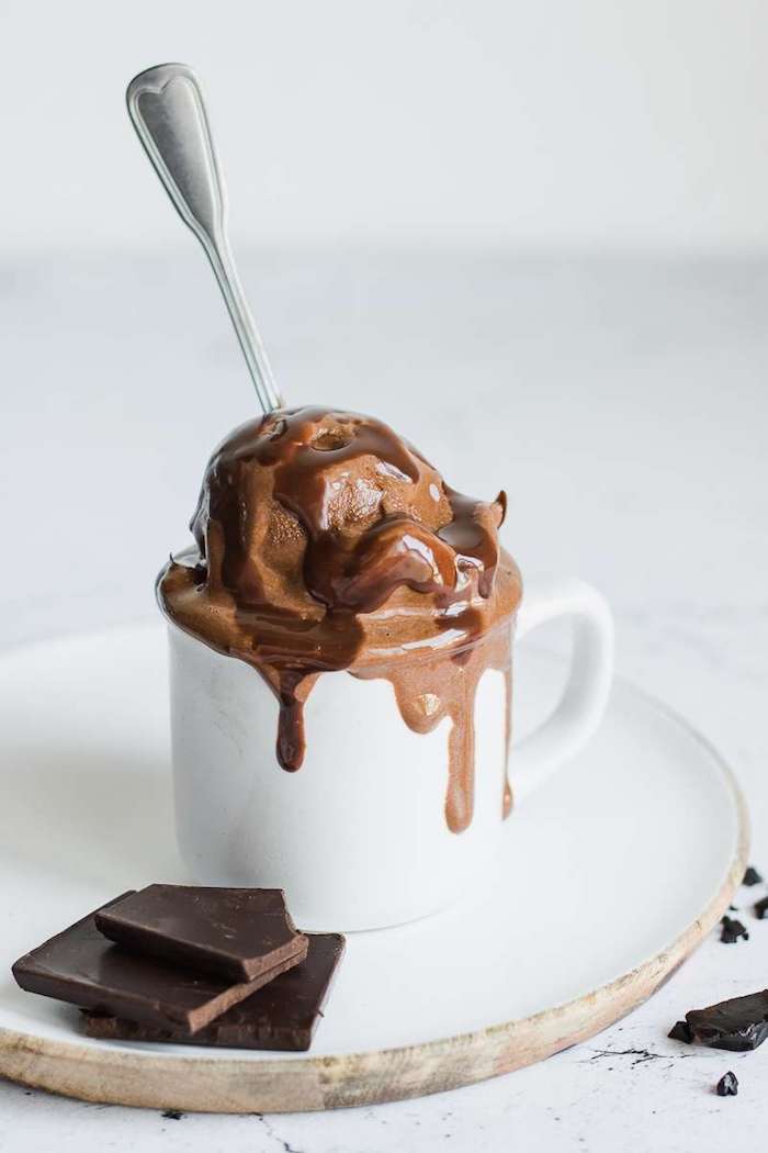 Schokoladeneis selber machen, Eis mit Zartbitterschokolade, Rezept für Eis ohne Eismaschine 