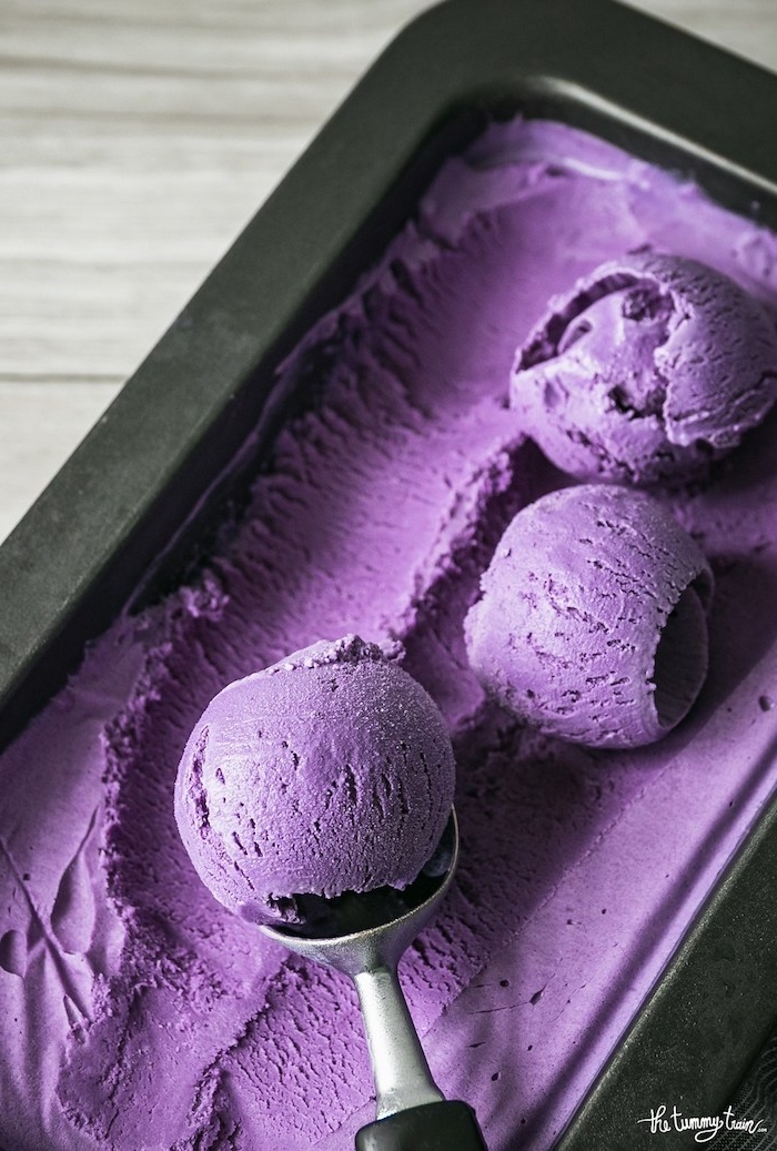 Selbstgemachtes Lavendel Eis, schnelle und einfache Sommer Rezepte für Nachtisch 